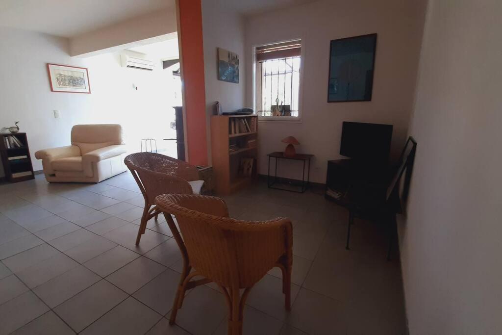 La Maison Bleue De Doudou - Coeur De Village Castera-Verduzan Ngoại thất bức ảnh
